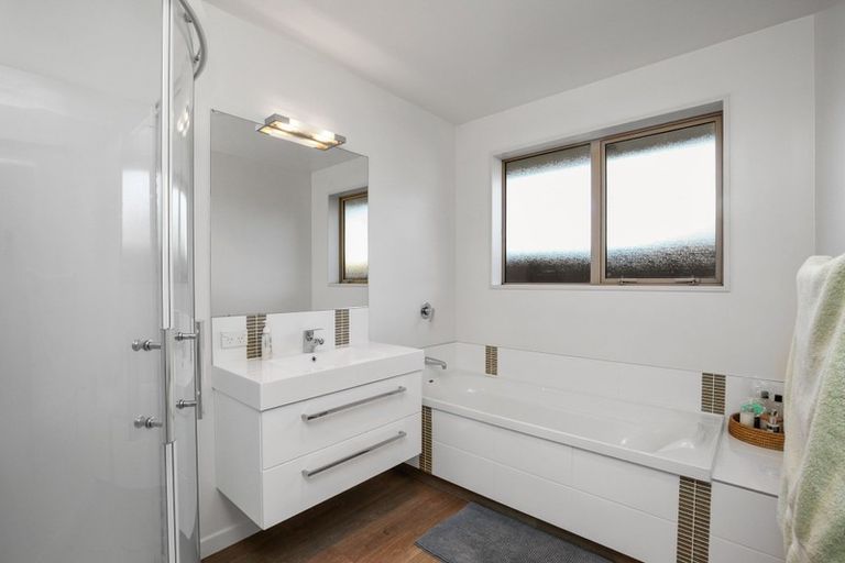 Photo of property in 17 Conie Glen Lane, Broomfield, Christchurch, 8042