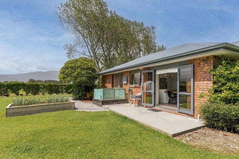 Photo of property in 11 Victoria Road, Westport, 7892