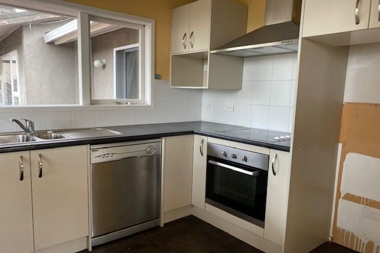 Photo of property in 1/32 Prince Regent Drive, Half Moon Bay, Auckland, 2012