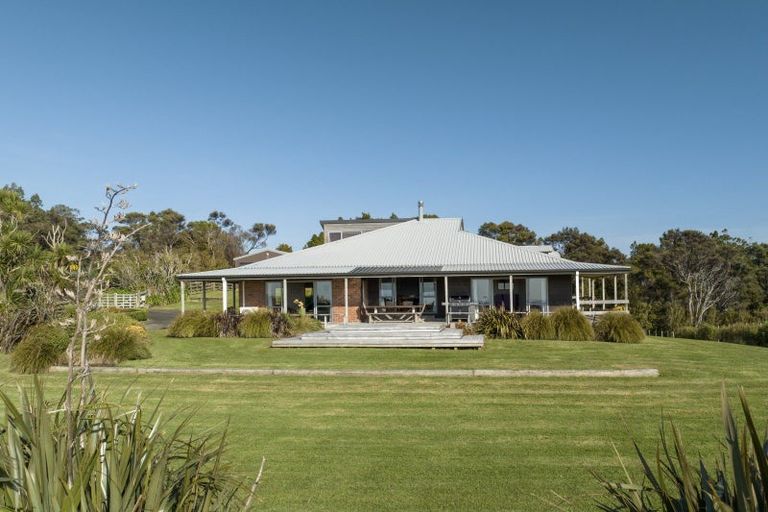 Photo of property in 457 Kiwitahi Road, Helensville, 0875