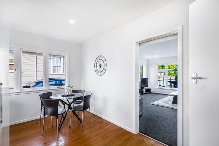 Photo of property in 2/32 Kereru Street, Henderson, Auckland, 0612