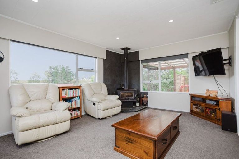 Photo of property in 47 Knight Road, Dannevirke, 4976