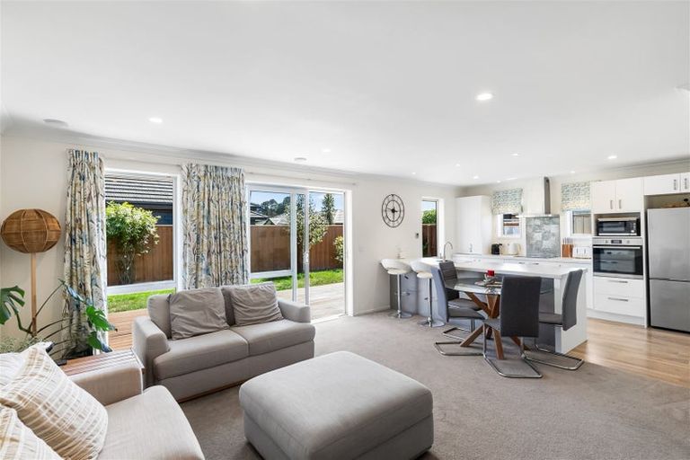 Photo of property in 3a Shillingford Boulevard, Rolleston, 7615