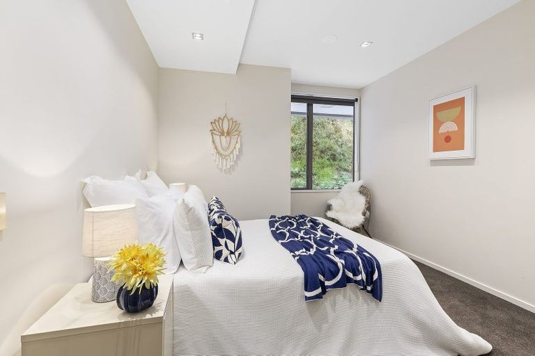 Photo of property in Patent 326 Apartments, 207s/326 Evans Bay Parade, Hataitai, Wellington, 6021