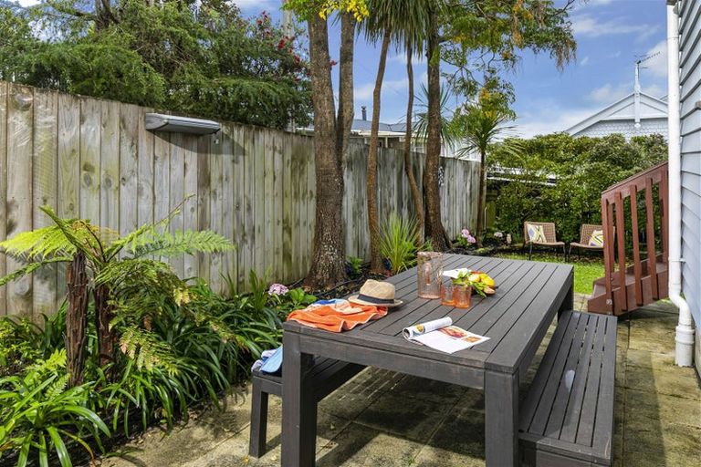 Photo of property in 2/199 Onewa Road, Birkenhead, Auckland, 0626