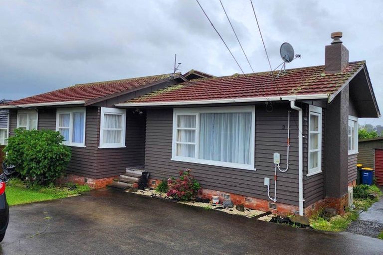 Photo of property in 39 Farquhar Road, Glendene, Auckland, 0602