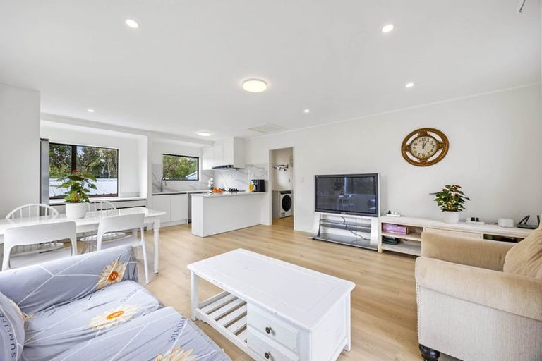 Photo of property in 2/10 Ennis Avenue, Pakuranga Heights, Auckland, 2010