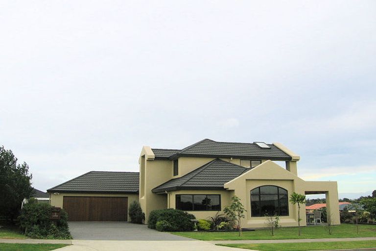 Photo of property in 2 Shearwater Rise, Paraparaumu Beach, Paraparaumu, 5032