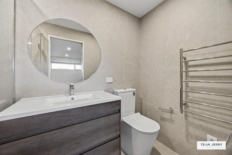 Photo of property in 2/5g Newelm Lane, Flat Bush, Auckland, 2019