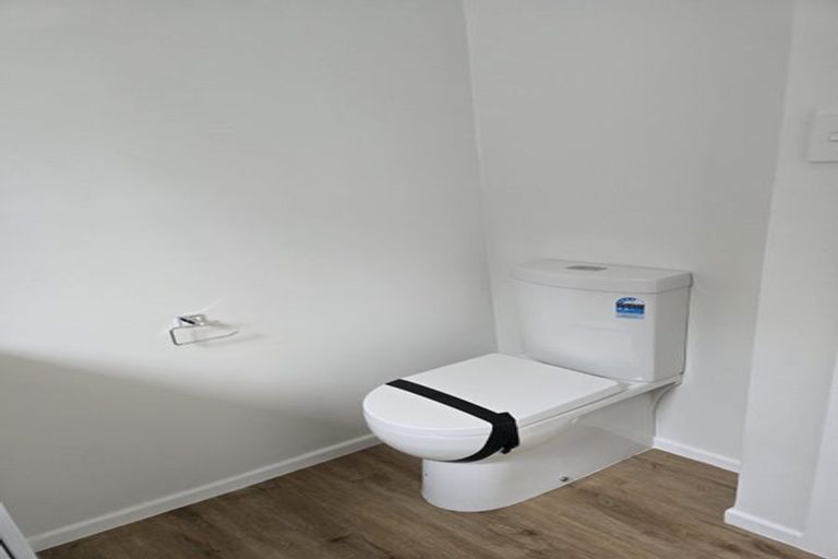 Photo of property in 7 Balmain Street, Newlands, Wellington, 6037