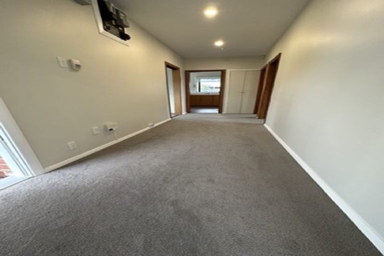 Photo of property in 32 Avonhead Road, Avonhead, Christchurch, 8042