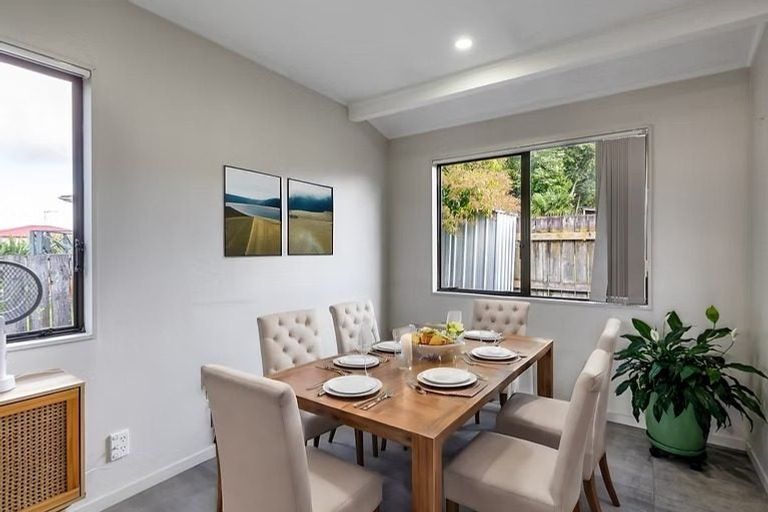 Photo of property in 1/13 Martin Place, Kelston, Auckland, 0602