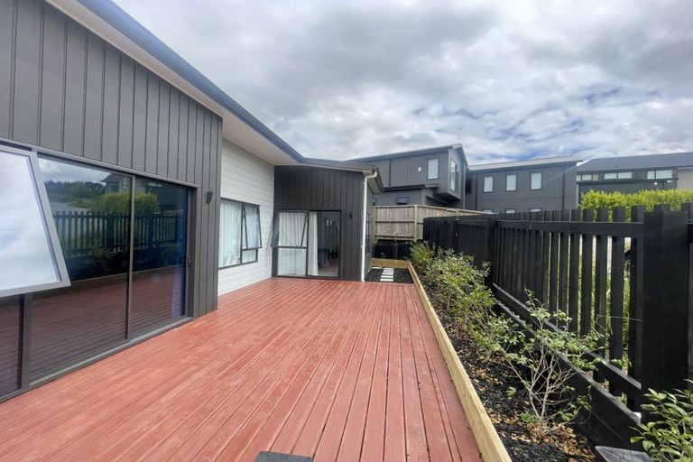 Photo of property in 15 Arawaru Avenue, Wainui, Silverdale, 0992