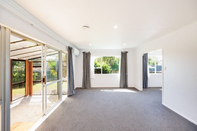 Photo of property in 14 Hillcrest Drive, Kelvin Grove, Palmerston North, 4414