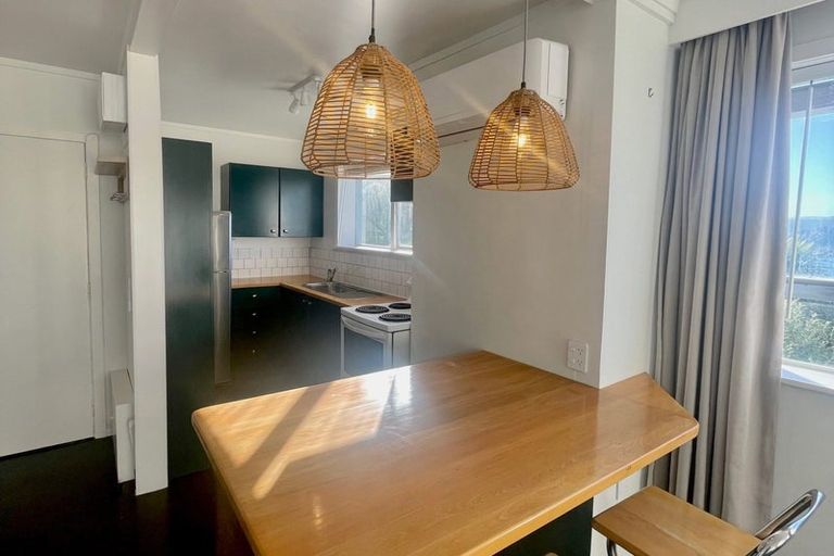 Photo of property in Grafon Court Flats, 2/53 Grafton Road, Roseneath, Wellington, 6011