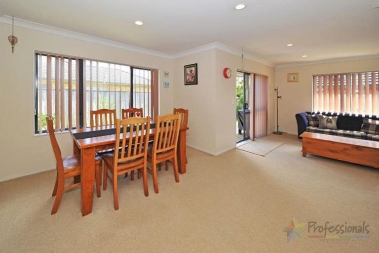 Photo of property in 10 Belfry Place, Wattle Downs, Auckland, 2103