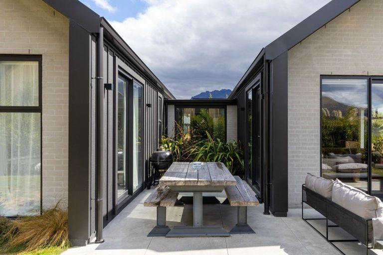 Photo of property in 52 Cunninghams Drive, Jacks Point, Queenstown, 9371