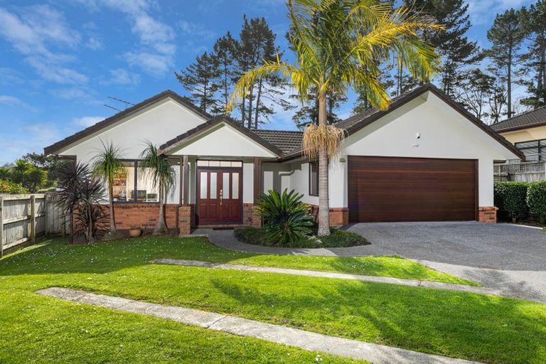 Photo of property in 9 Maryann Place, Greenhithe, Auckland, 0632