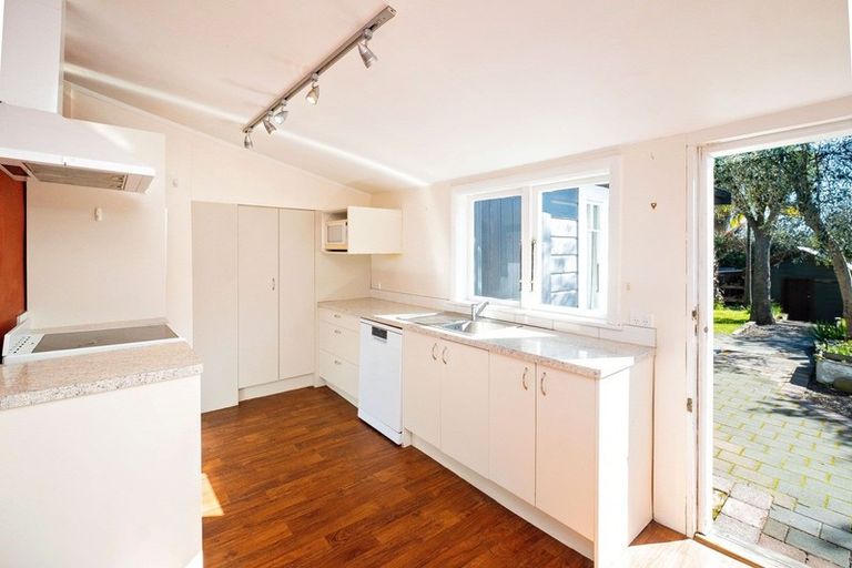 Photo of property in 35 Napier Terrace, Hospital Hill, Napier, 4110