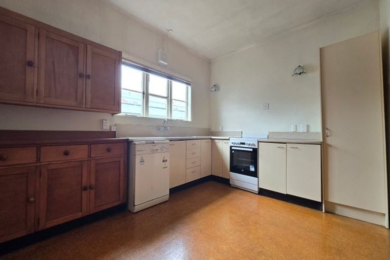 Photo of property in 13 Mahoe Street, Eastbourne, Lower Hutt, 5013