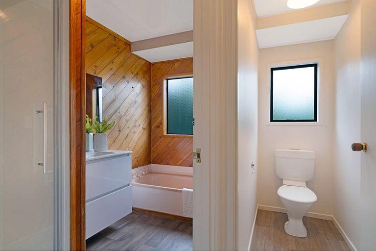 Photo of property in 2/12 Grimshaw Place, Henderson, Auckland, 0612