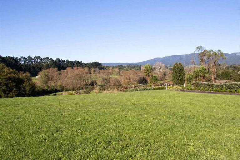 Photo of property in 60 Ballantyne Way, Aongatete, 3178