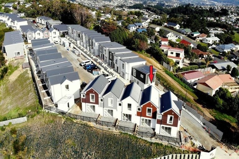 Photo of property in 2/30 Adventure Drive, Whitby, Porirua, 5024