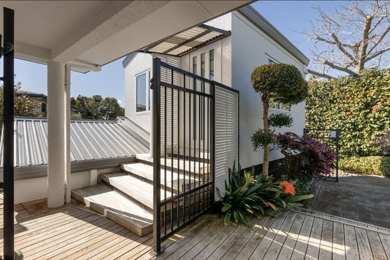 Photo of property in 125 Welcome Bay Road, Welcome Bay, Tauranga, 3112