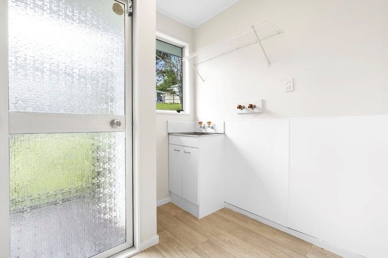 Photo of property in 63 Trias Road, Totara Vale, Auckland, 0629