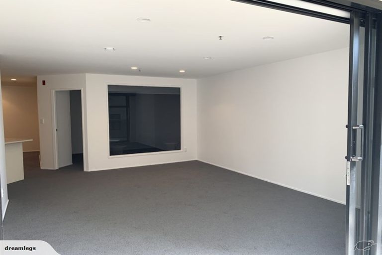 Photo of property in 1e/175 Hurstmere Road, Takapuna, Auckland, 0622