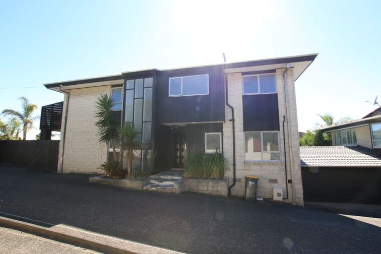 Photo of property in 1/29 Hauraki Road, Hauraki, Auckland, 0622
