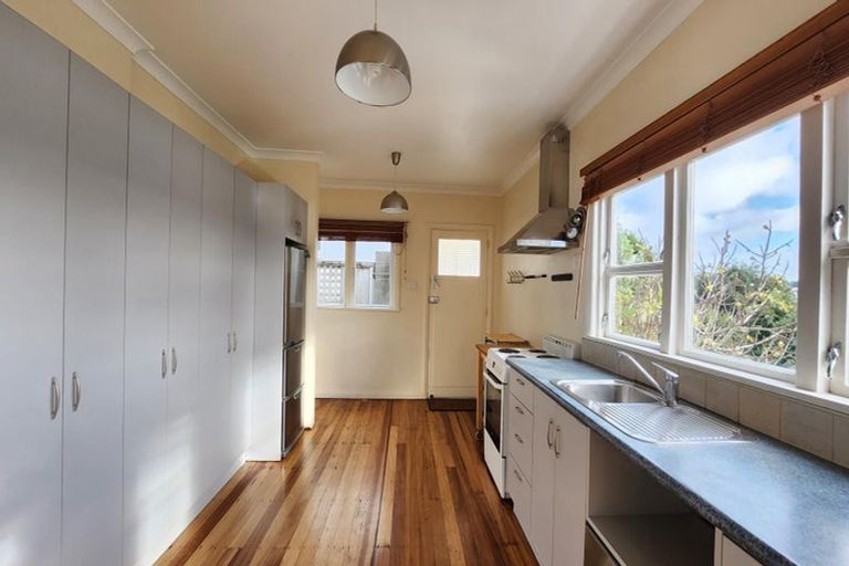 Photo of property in 73 Maupuia Road, Maupuia, Wellington, 6022