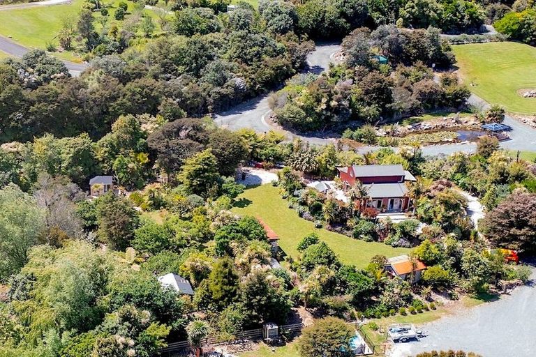 Photo of property in 76 Top Town Place, Coromandel, 3506