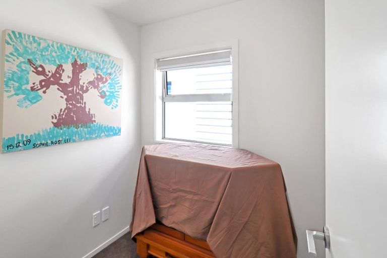 Photo of property in 15 Mcgrath Way, Taita, Lower Hutt, 5011