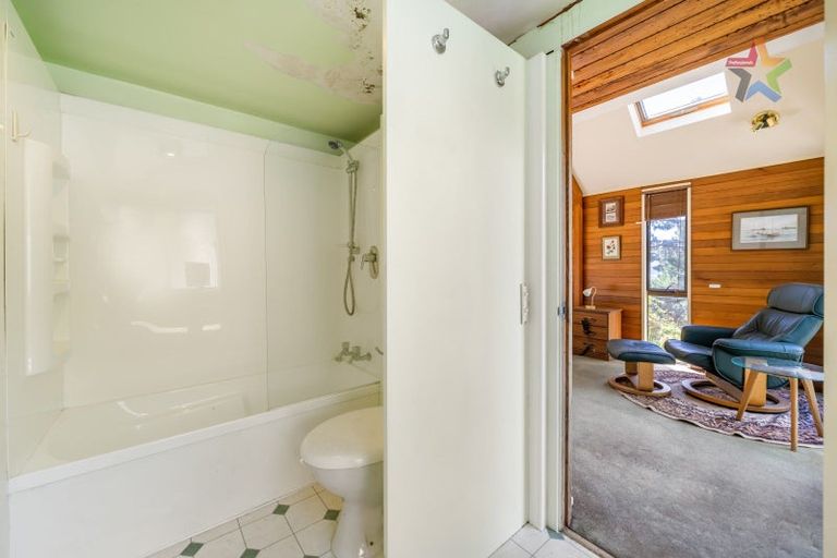 Photo of property in 39 Nikau Road, Point Howard, Lower Hutt, 5013