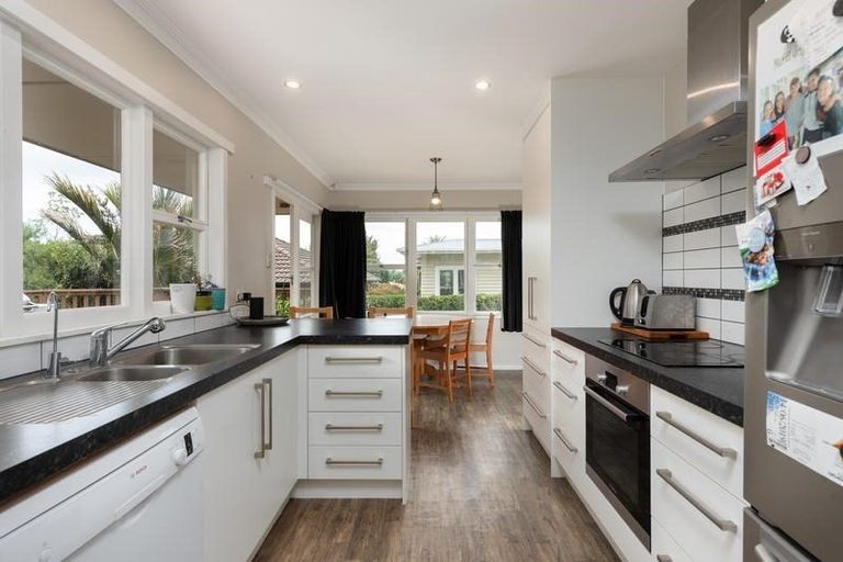 Photo of property in 105 Sutherland Road, Brookfield, Tauranga, 3110