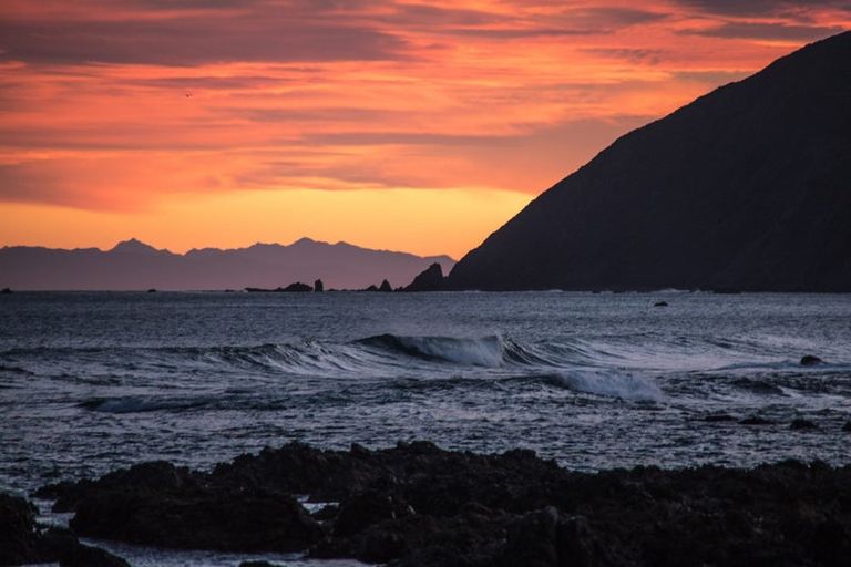 Photo of property in 6 Owhiro Bay Parade, Island Bay, Wellington, 6023