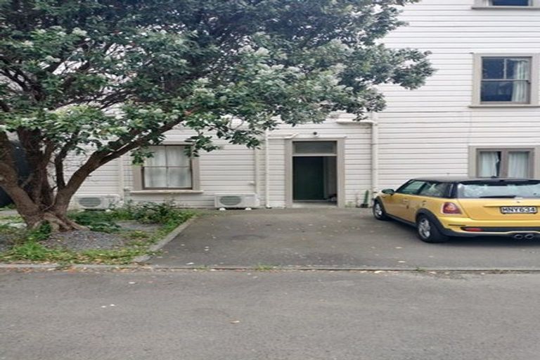 Photo of property in 8a Clermont Terrace, Kelburn, Wellington, 6012