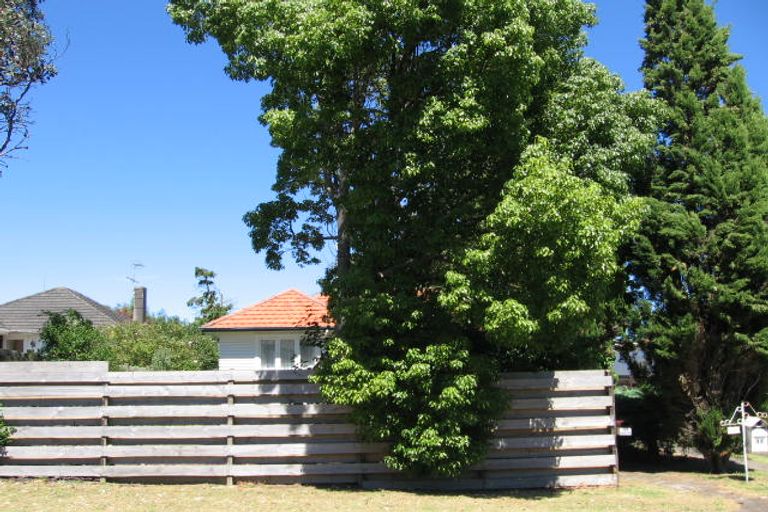 Photo of property in 1/17 Stratford Avenue, Milford, Auckland, 0620