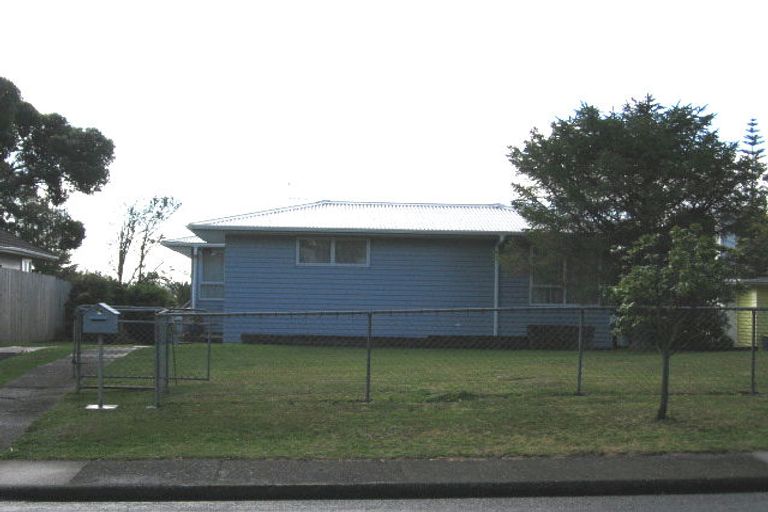 Photo of property in 33 Vodanovich Road, Te Atatu South, Auckland, 0610