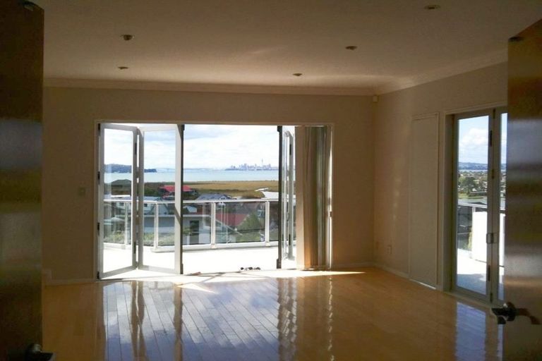 Photo of property in 9 Graceview Way, West Harbour, Auckland, 0618