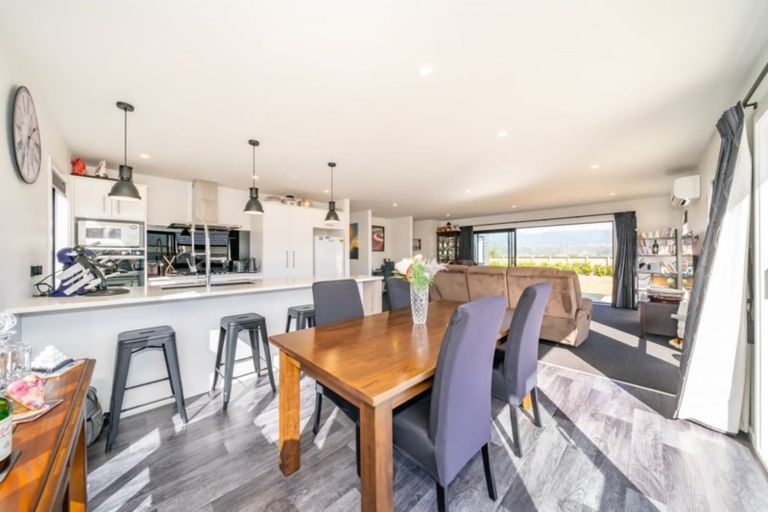 Photo of property in 100 Riverstone Drive, Riverstone Terraces, Upper Hutt, 5018