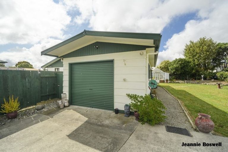 Photo of property in 50 Rhodes Drive, Kelvin Grove, Palmerston North, 4414