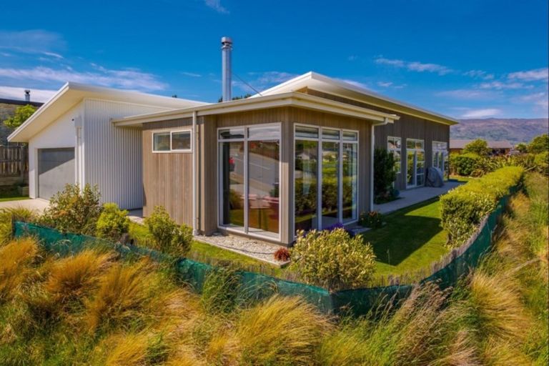 Photo of property in 10 Mcleod Avenue, Wanaka, 9305