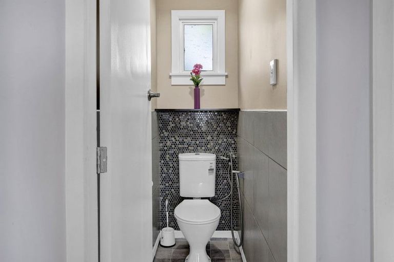 Photo of property in 10a Cowling Road, Hurdon, New Plymouth, 4310