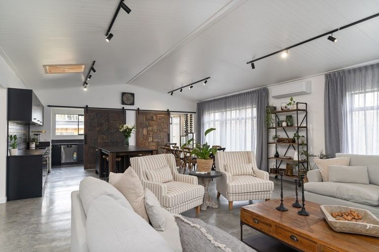 Photo of property in 16 Oates Place, Greytown, 5712