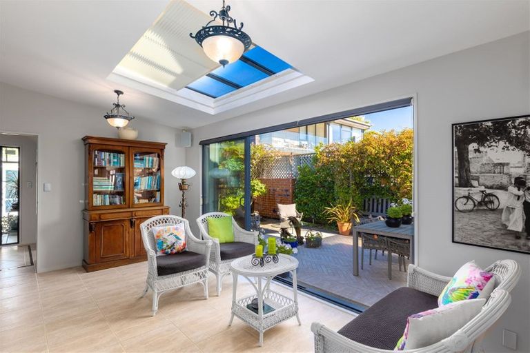 Photo of property in 141 Main Road, Redcliffs, Christchurch, 8081