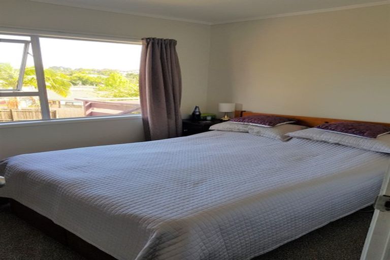 Photo of property in 1/19 Weetman Drive, Browns Bay, Auckland, 0630