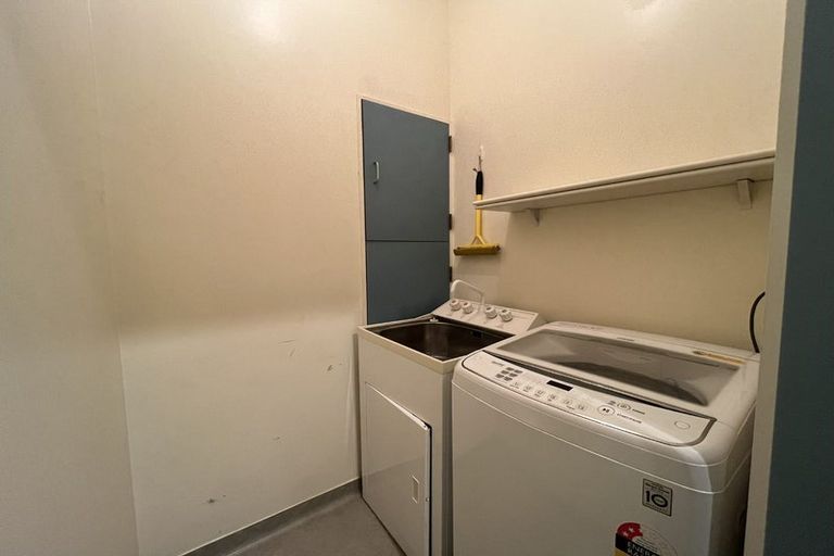 Photo of property in 17 Kent Terrace - Kent Apartments, 3e/16 Kent Terrace, Mount Victoria, Wellington, 6011