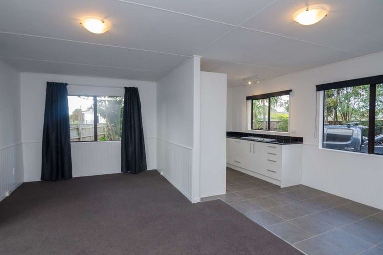Photo of property in 18 Naples Street, Martinborough, 5711